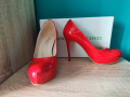 Лачени дамски обувки , снимка 1 - Дамски обувки на ток - 44968560