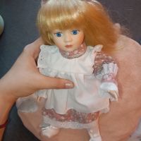 Продава се порцеланова кукла , снимка 2 - Кукли - 45491266