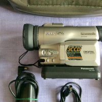 видео камера - Panasonic 3CCD  - NV - DX 100 - VSK 0499 + 9 касети +  Tripod VZ - CT 55., снимка 1 - Камери - 44941640