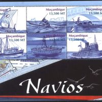 Чисти марки в малък лист Кораби и Лодки 2002 от Мозамбик, снимка 1 - Филателия - 45430012