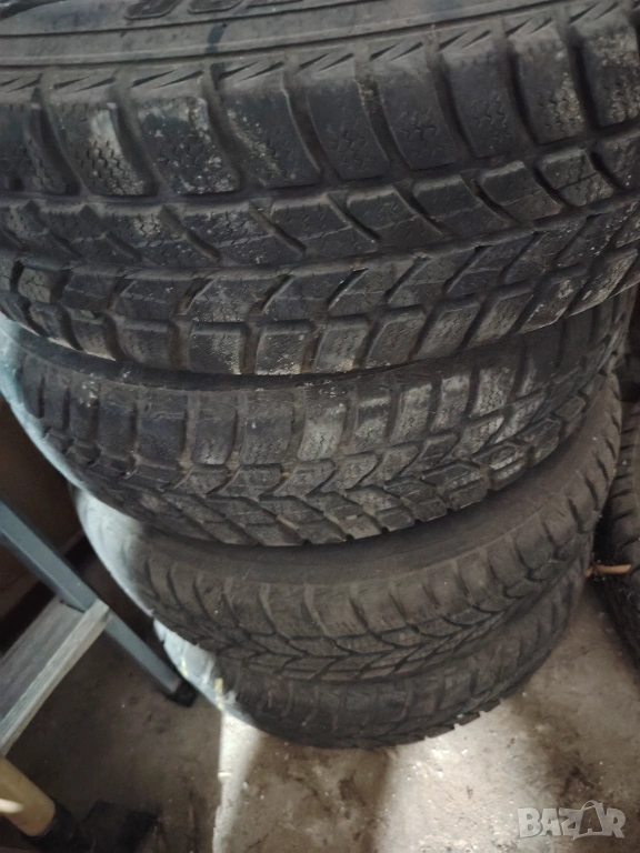 Гуми , снимка 1