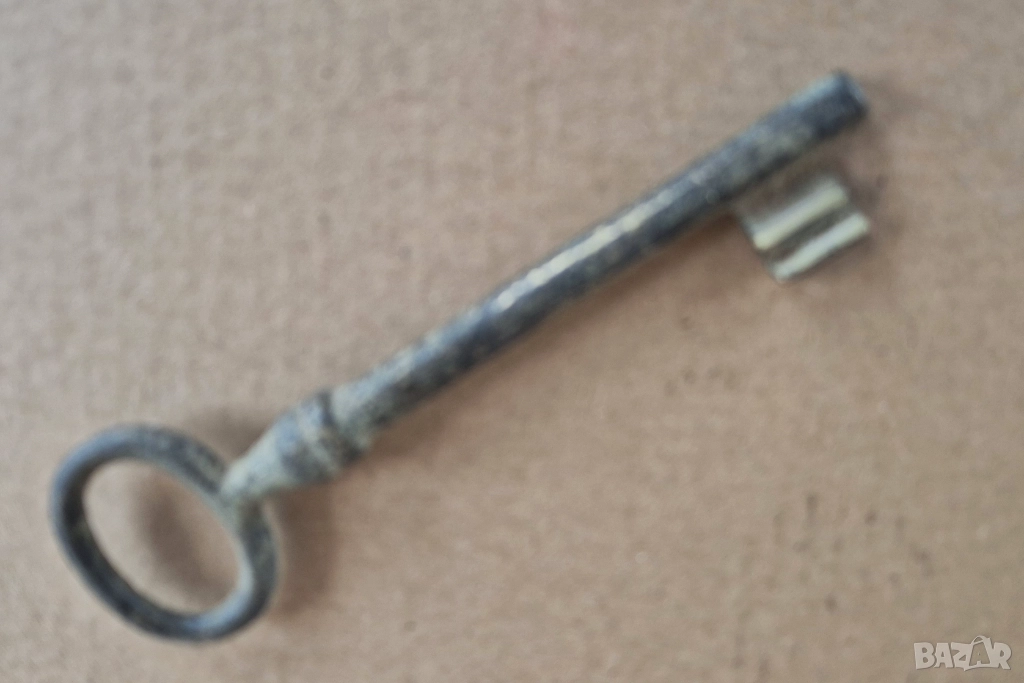 Стар голям бронзов ключ, снимка 1