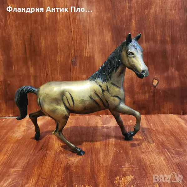 Бронзова скулптура на кон в ход, снимка 1