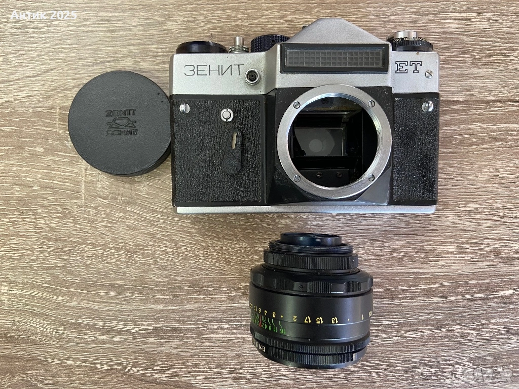 Винтидж 35мм огледално-рефлексен фотоапарат Zenit ET с оригинален калъф, снимка 1