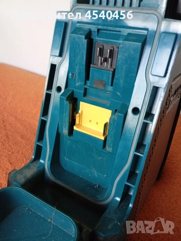 Радио макита за части, снимка 4 - Други инструменти - 53848721