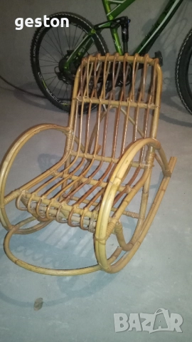Детско дървено люлеещо се столче