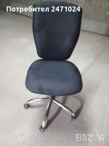 Стол за офис и компютър