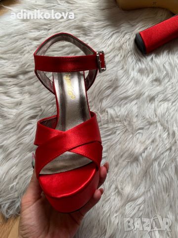 Нови червени сатенени сандали с дебел ток, снимка 3 - Сандали - 46397347