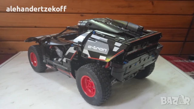 Лего сет Audi RS Q e-tron Фотоапарат Polaroid OneStep SX-70 и други, снимка 4 - Конструктори - 50699453