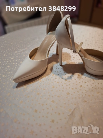 Обувки с платформа бели