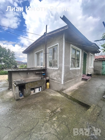 Къща с двор в с. Разделна, снимка 3 - Къщи - 51603665