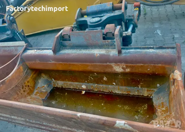 Накланяща се кофа с бързосменник OilQuick OQ70/55 и адаптер Lehnhoff 12-25т.