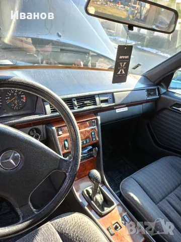 Mercedes-Benz 124 200E, снимка 13 - Автомобили и джипове - 49006125