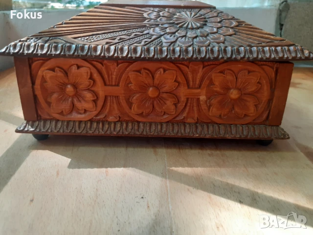 Антикварна музикална дървена кутия Шварцвалд - дърворезба, снимка 2 - Антикварни и старинни предмети - 51132109