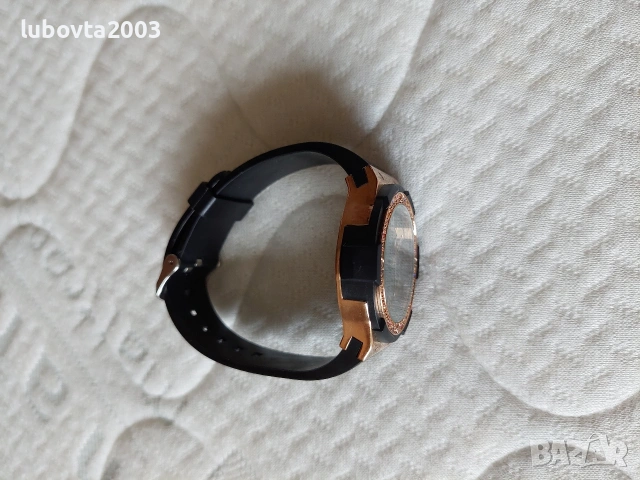 Дамски часовник Q&Q с камъни, снимка 5 - Дамски - 53245591