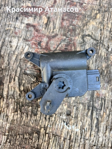 0132801341. Моторче клапа парно за Сеат Алтеа XL. 2008г, снимка 2 - Части - 51661799