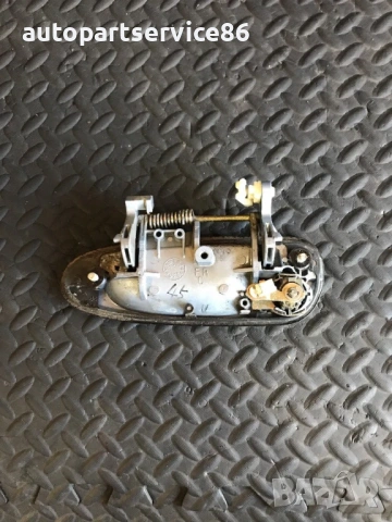 Външна дръжка за предна дясна врата син цвят RHD за Mazda 626 (1998-2001), снимка 2 - Части - 53705273