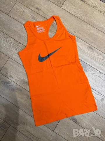 Оригинален дамски потник Nike Swoosh | M размер, снимка 1 - Потници - 49194037