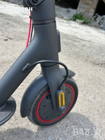Пробег 4км - Електрическа тротинетка Xiaomi Mi Electric Scooter Pro 2, снимка 5 - Други спортове - 54155862