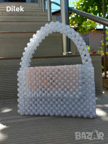  Ръчно изработена дамска чанта от мъниста – стил и елегантност в едно!
, снимка 2 - Чанти - 50793581