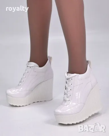 Кецове на платформа - бял лак