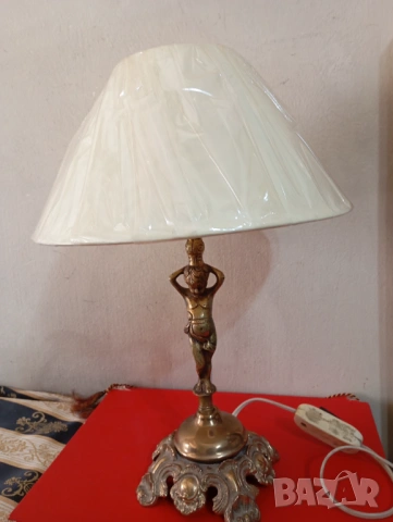 Винтидж настолна лампа