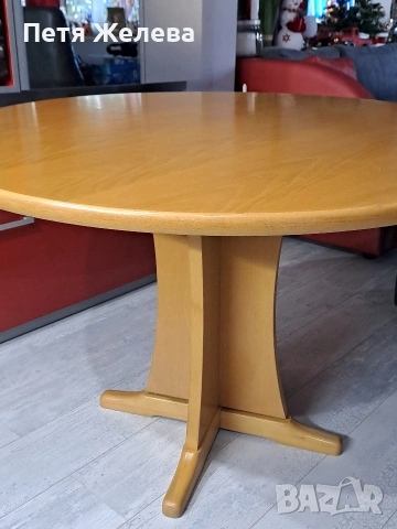 Къгла трапезна маса от дърво/масив- Австрия 