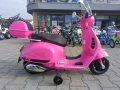 VESPA Акумулаторен мотор голям Vespa GTS Super Розов, снимка 3
