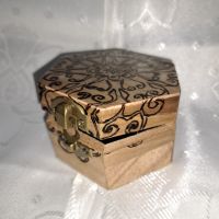 Ръчно пирографирани дървени кутийки за бижута, снимка 6 - Колиета, медальони, синджири - 45784839