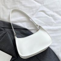 Дамска бяла чанта, снимка 1 - Чанти - 45250976