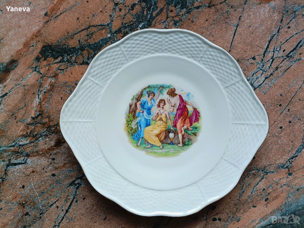 Порцеланова чиния от Чехия с трите грации. , снимка 1