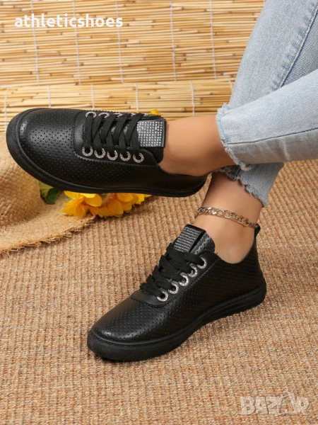 Дамски гуменки  с перфорирана кожа в черно, снимка 1