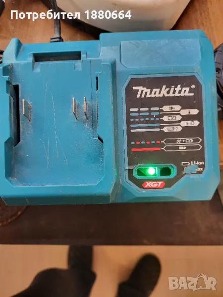 Зарядно MAKITA 20V, снимка 1