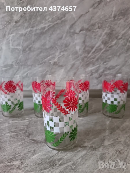 Стъклени, цветни водни чаши, снимка 1