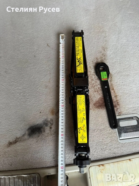 нов автомобилен крик за свален от mercedes ML w164 2008 g цена 40 лв или 20,45 евро с ключа към него, снимка 1