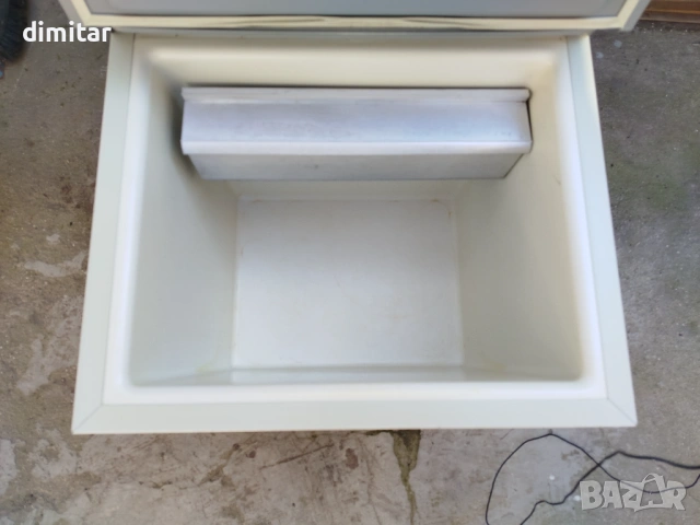 Хладилник  COLEMAN  220 V/ GAZ - №2, снимка 4 - Хладилни чанти - 53746675