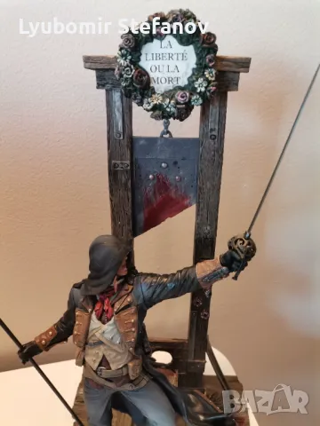 Екшън фигура Assassin's Creed Unity Guillotine Collector's Edition "Лична колекция", снимка 4 - Аксесоари - 47241949