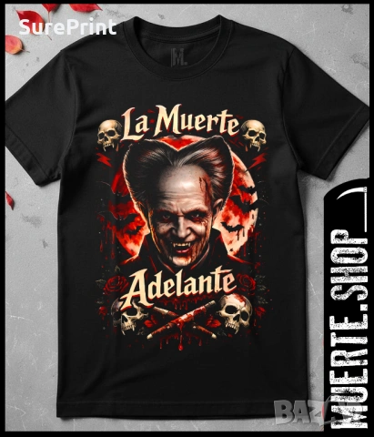 Черна тениска LA MUERTE ADELANTE с готически дизайн, вдъхновен от образа на Дракула.