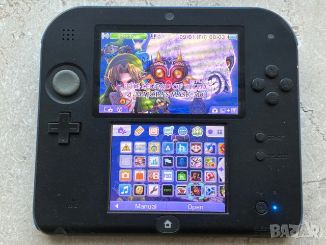 Nintendo 2ds с хак и 32GB SD карта с игри 