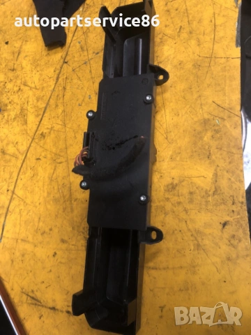 Бутон аварийни светлини за Mercedes W906 Sprinter (2006-2012) A9066800017, A9065450107, снимка 3 - Части - 54090150