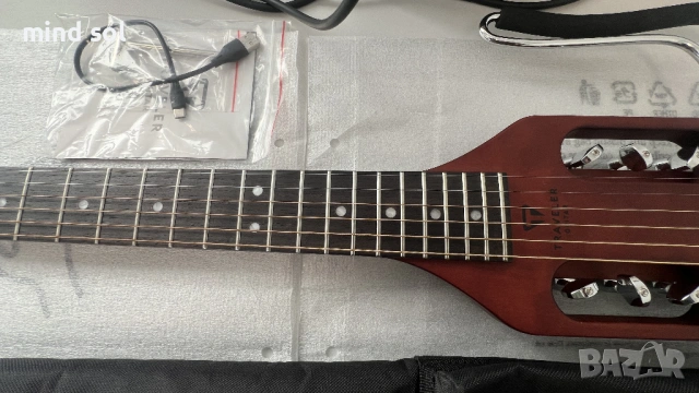 Травъл китара и усилвател като нови Travel guitar, снимка 4 - Китари - 53776876