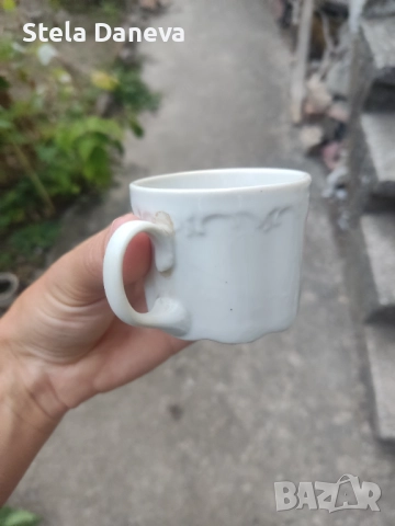Бели порцеланови чашки с лек дефект, снимка 4 - Сервизи - 51627940