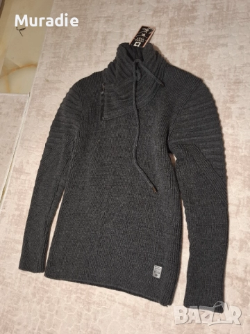  мъжки пуловер с висока яка