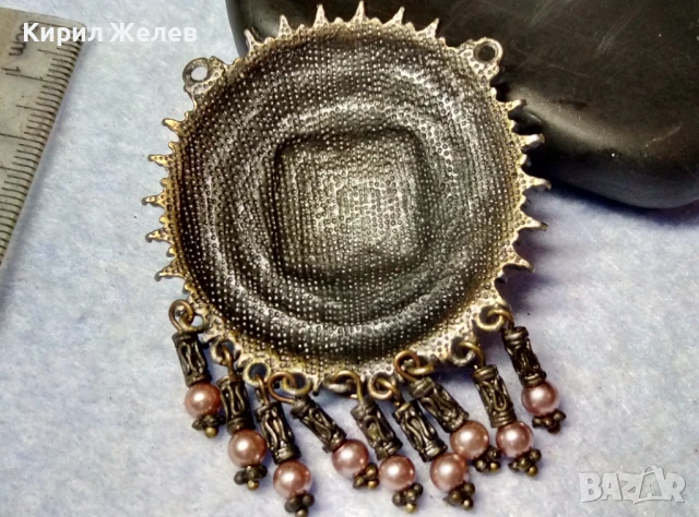 СТАР ЕМАЙЛИРАН БРОНЗОВ МЕДАЛЬОН РЕТРО ОРНАМЕНТИРАН с РОЗОВИ ПЕРЛИЧКИ 42388, снимка 4 - Антикварни и старинни предмети - 51255586