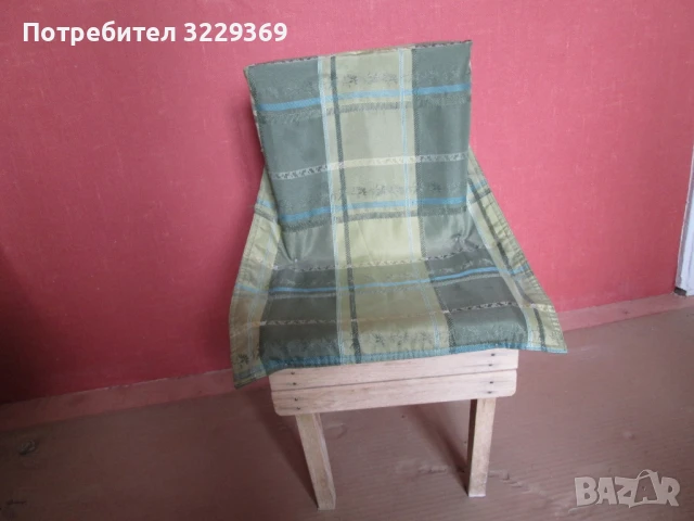 Малък стол дървен, снимка 2 - Столове - 50920445