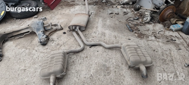 Задно средно гърне 8E0 253 611 CR Audi A4 B6 Avant 2.5TDI - 163 к.с, снимка 2 - Части - 53915867