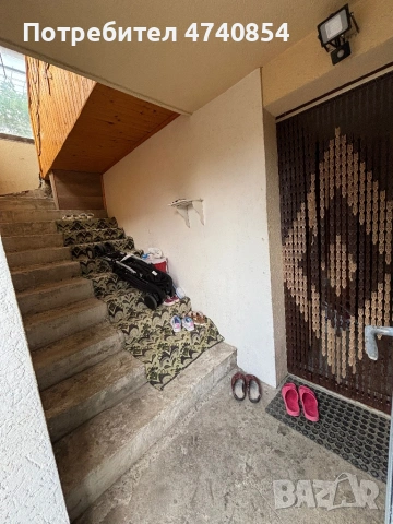 Двуетажна тухлена къща с таванска стая, двор и гараж в гр. Омуртаг, снимка 10 - Къщи - 53512135