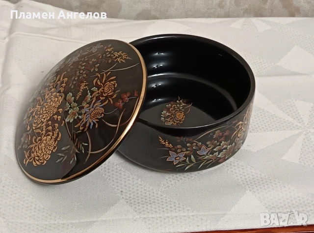 Винтидж японска порцеланова кутия за бижута"Imperial Kiku" Хризантеми и злато. , снимка 3 - Антикварни и старинни предмети - 54103247