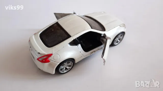 Nissan 370Z 2009 Maisto 1:37, снимка 4 - Колекции - 46935444