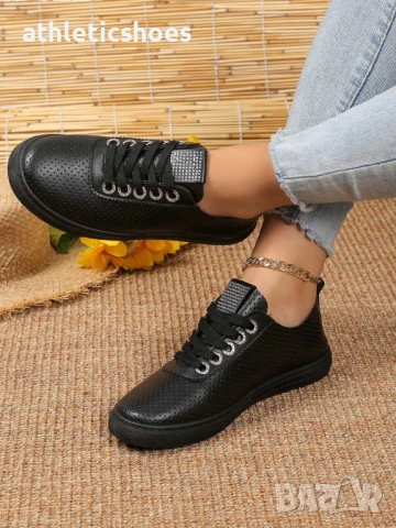 Дамски гуменки  с перфорирана кожа в черно